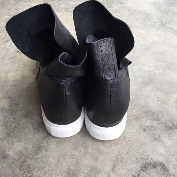 J/SLIDES Posh Hidden Wedge Round Toe Platform Sneaker Black Leather - Picture 3 of 7